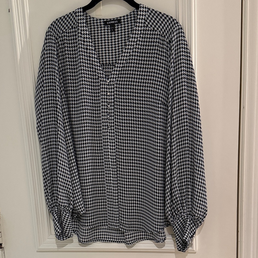 Express Women's Black and White Houndstooth Shirt